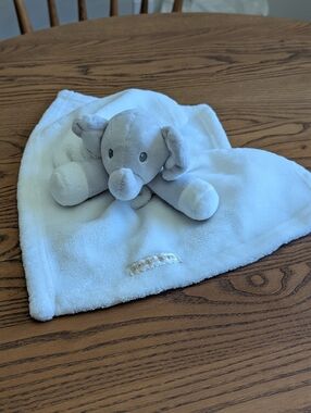 BLANKETS AND BEYOND | Baby’s Soft “Lovie” Elephant Security Blanket.  GUC.